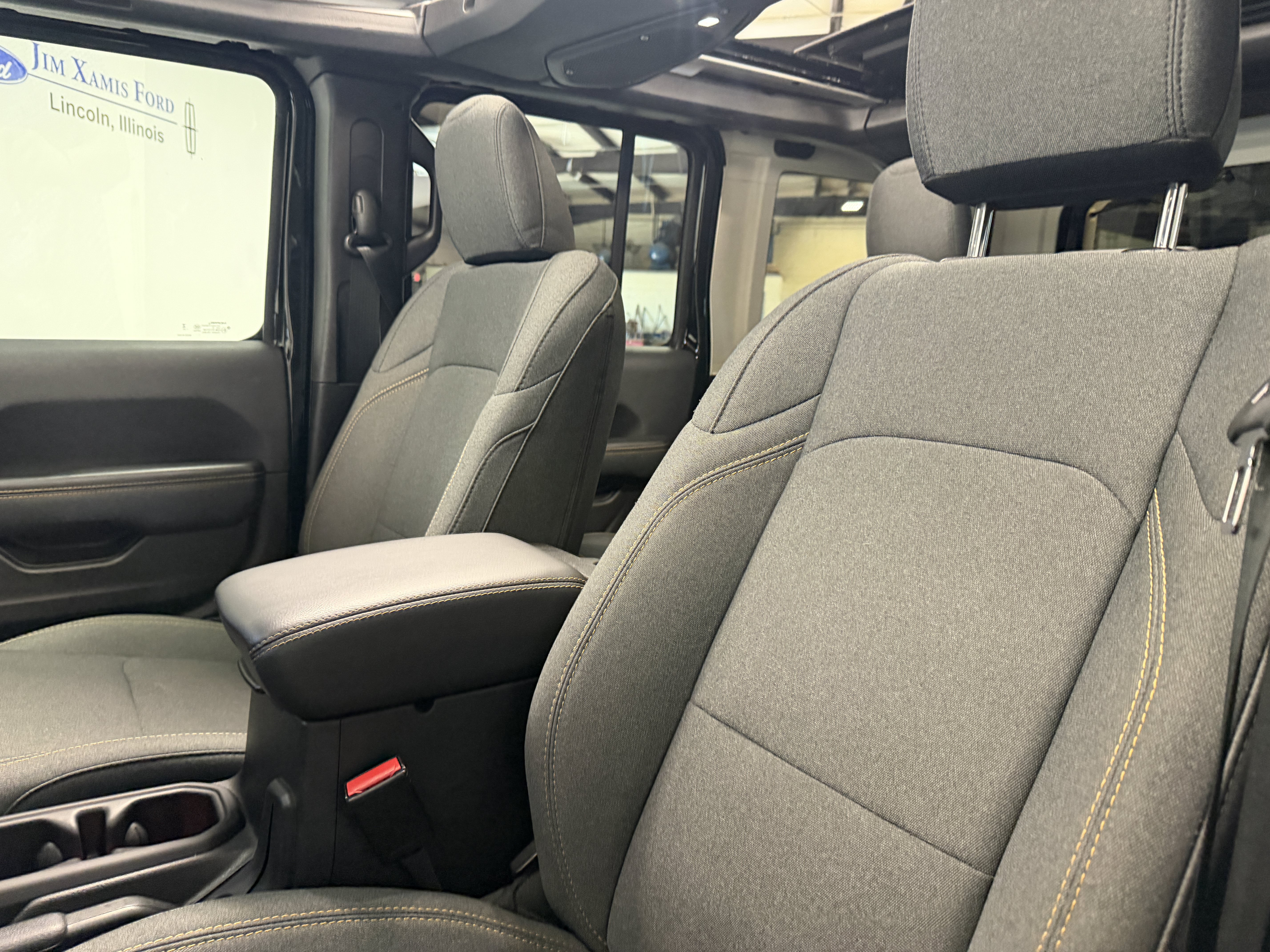 Used 2025 Jeep Wrangler Unlimited Sahara w/ Safety Group AWD/4WD image 19