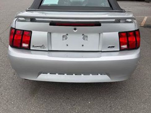 Used 2004 Ford Mustang Convertible RWD image 5
