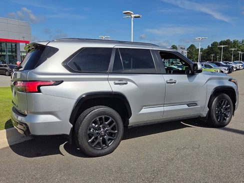 Used 2025 Toyota Sequoia Platinum AWD/4WD image 14