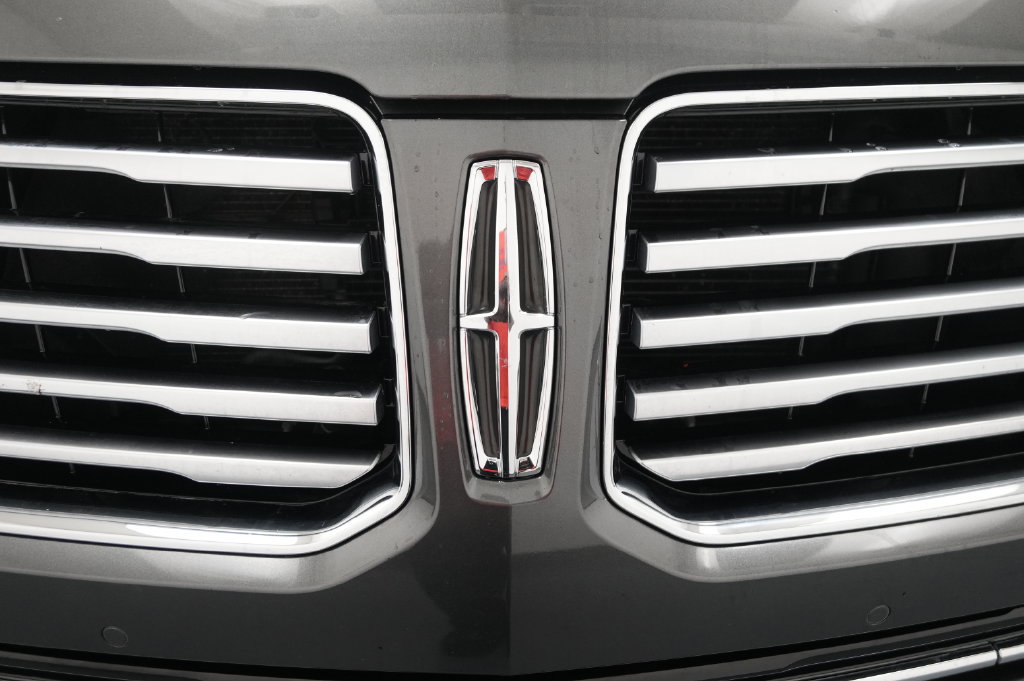 Used 2017 Lincoln Navigator Reserve AWD/4WD image 11