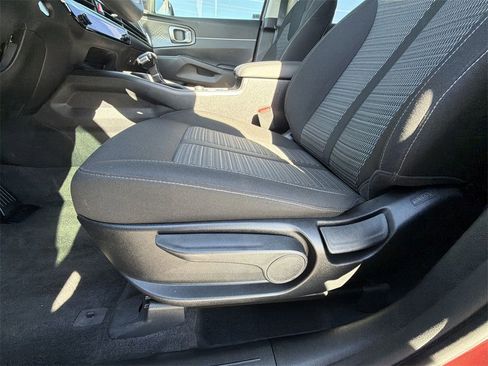 Used 2025 Kia Sorento LX image 12