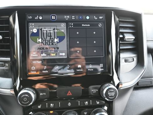 Used 2024 RAM 1500 Laramie image 12