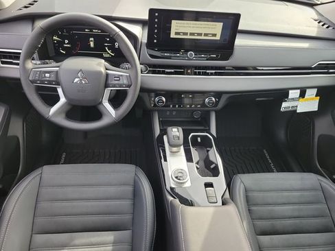 New 2026 Mitsubishi Outlander SE image 17