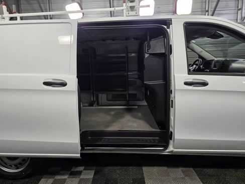 Used 2022 Mercedes-Benz Metris image 10