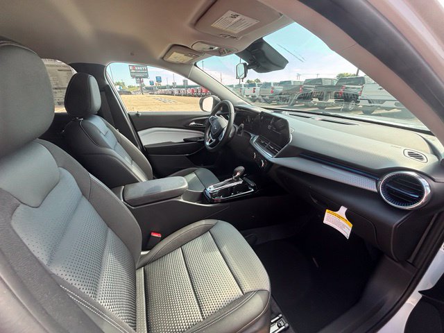 New 2026 Chevrolet Trax LT w/ Midnight Edition FWD image 16