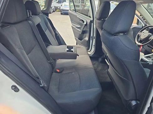 Used 2019 Toyota RAV4 LE FWD image 20