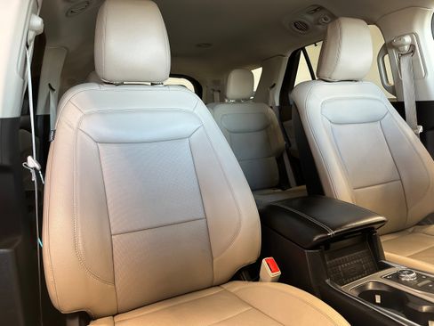 Used 2020 Ford Explorer Limited image 18