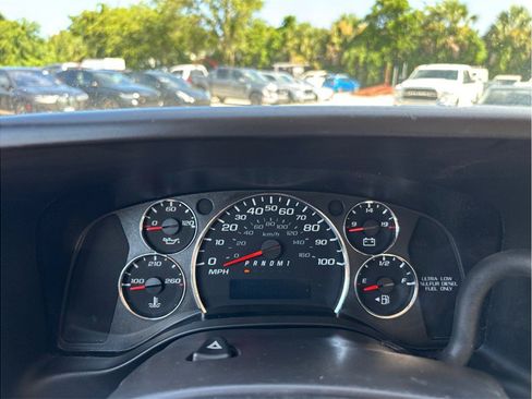 Used 2017 Chevrolet Express 2500 RWD image 18