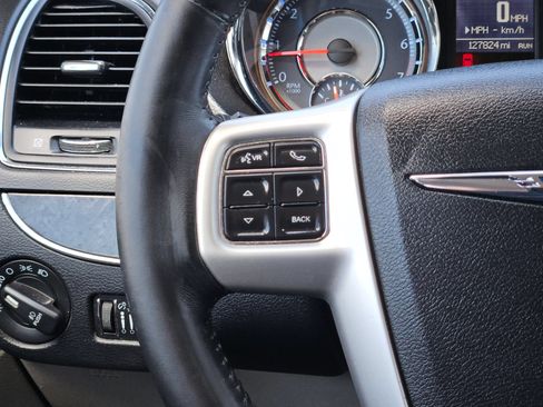 Used 2016 Chrysler Town & Country Touring FWD image 21