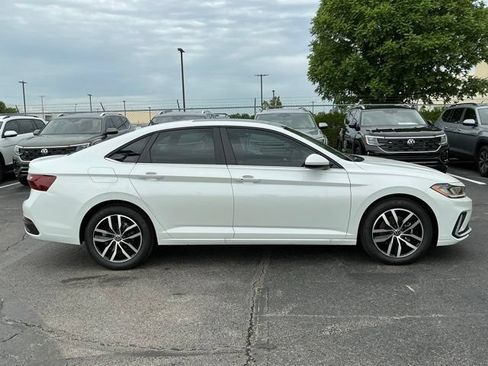 New 2026 Volkswagen Jetta SE FWD image 2