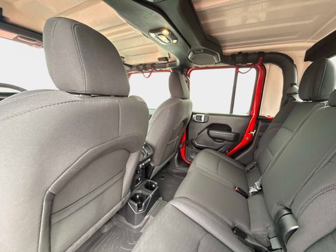 Certified 2022 Jeep Gladiator Willys image 18