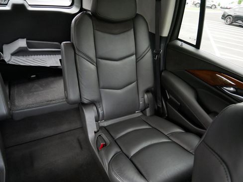 Used 2020 Cadillac Escalade Premium Luxury w/ Escalade Sport Edition AWD/4WD image 15
