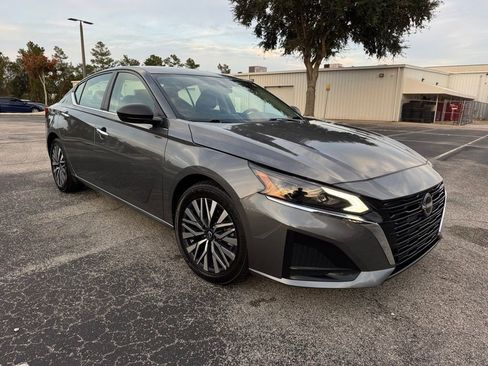 Used 2024 Nissan Altima 2.5 SV image 11