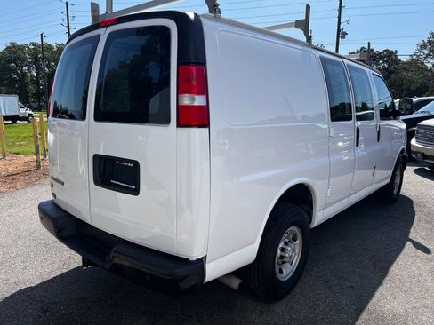 Used 2022 Chevrolet Express 2500 w/ Driver Convenience Package image 5