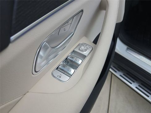 Used 2025 Mercedes-Benz GLE 350 4MATIC image 22