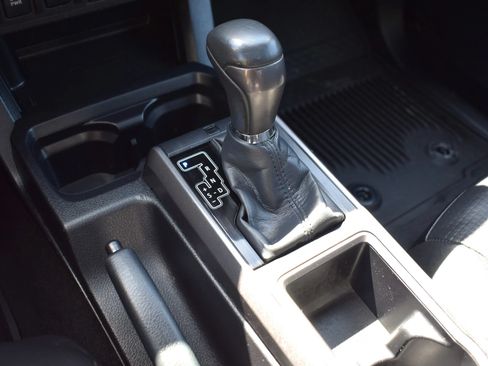 Used 2022 Toyota Tacoma TRD Off-Road w/ TRD Premium Off Road Package AWD/4WD image 60