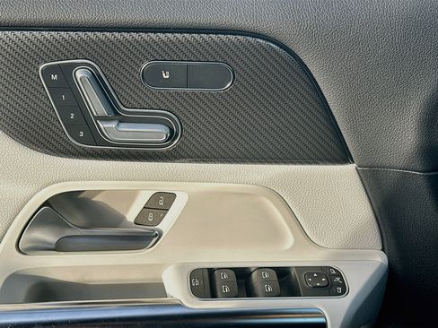 Used 2022 Mercedes-Benz GLA 250 4MATIC image 15