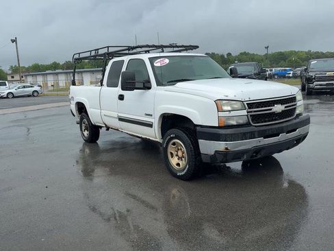 Used 2006 Chevrolet Silverado 2500 LT w/ Skid Plate Package AWD/4WD image 1