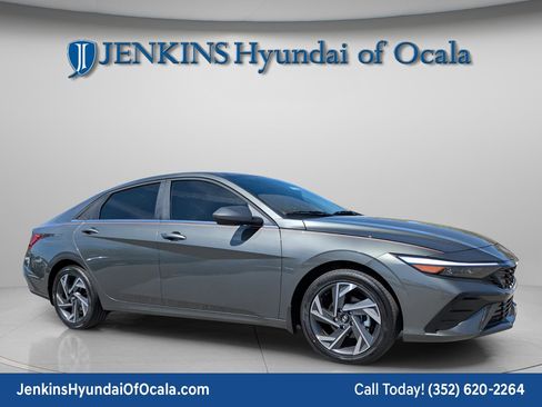 Used 2025 Hyundai Elantra SEL image 1