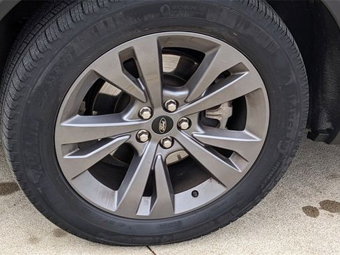 Used 2022 Ford Explorer XLT w/ Equipment Group 202A image 10