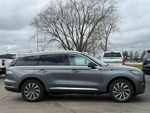 Used 2025 Lincoln Aviator AWD image 39