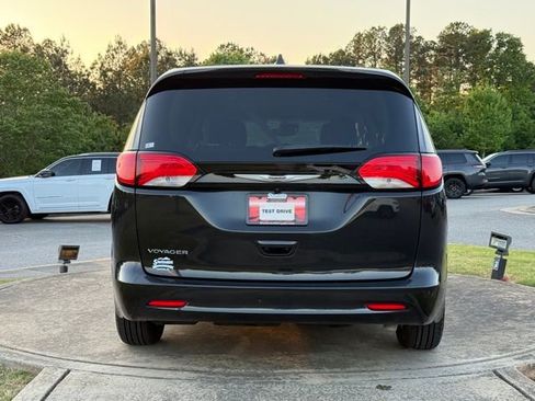 Used 2023 Chrysler Voyager LX FWD image 6
