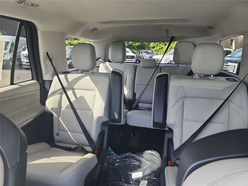 New 2026 Lincoln Navigator Premiere AWD/4WD image 15