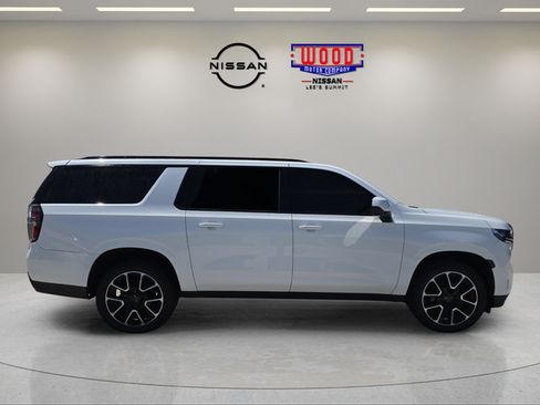 Used 2021 Chevrolet Suburban RST AWD/4WD image 2