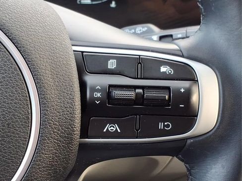 Used 2025 Kia Sportage EX image 30
