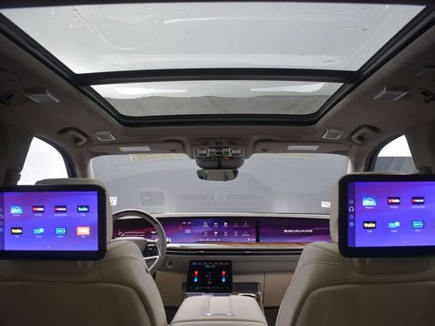 Certified 2025 Cadillac Escalade Sport Platinum image 33