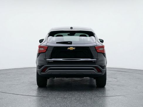 Used 2025 Chevrolet Trax LT FWD image 7