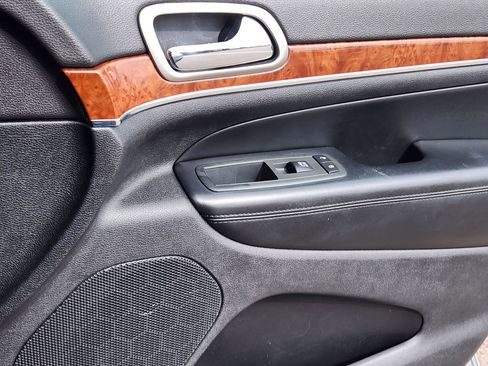 Used 2013 Jeep Grand Cherokee Limited w/ Luxury Group II image 13