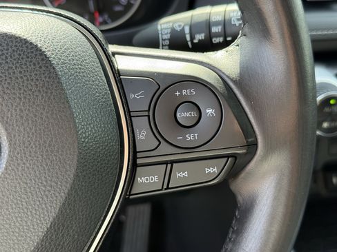 Used 2019 Toyota RAV4 XLE Premium image 17