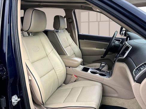 Used 2018 Jeep Grand Cherokee Overland image 28