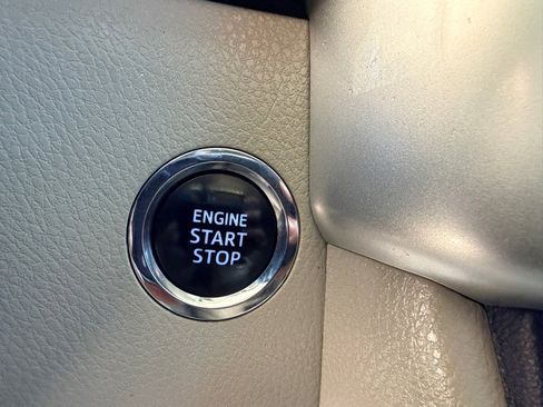 Used 2014 Toyota Highlander XLE image 11