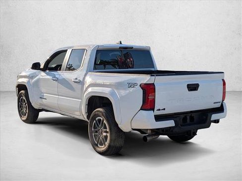 Used 2025 Toyota Tacoma TRD Sport AWD/4WD image 5