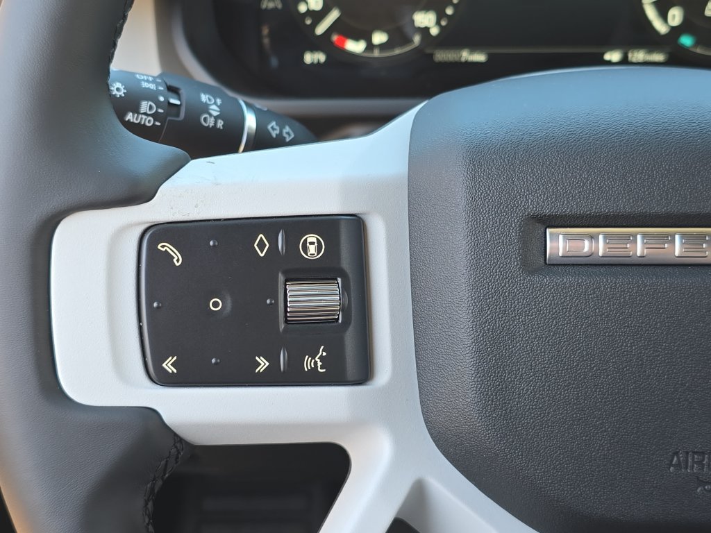 New 2026 Land Rover Defender 110 X-Dynamic SE AWD/4WD image 17