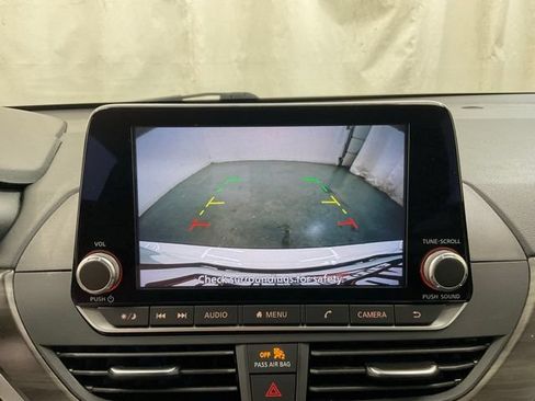 Used 2025 Nissan Altima 2.5 SV FWD image 19
