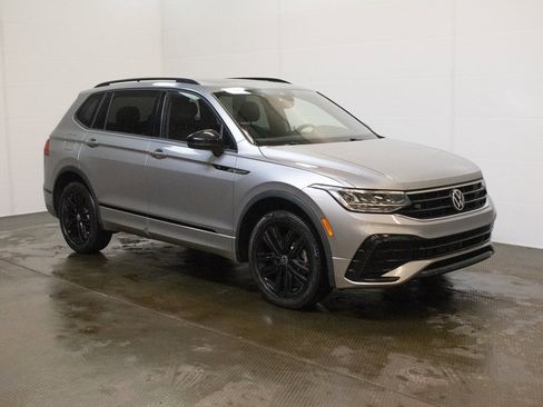 Used 2022 Volkswagen Tiguan SE R-Line image 1