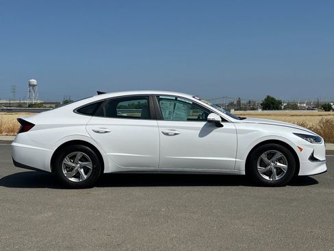Used 2022 Hyundai Sonata SE image 3