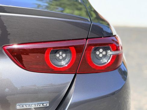Used 2021 MAZDA MAZDA3 s FWD image 10