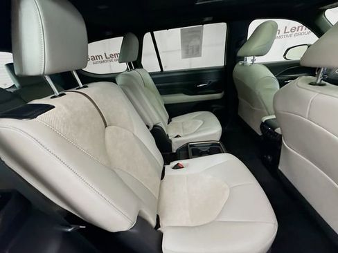 Used 2025 Toyota Grand Highlander image 29