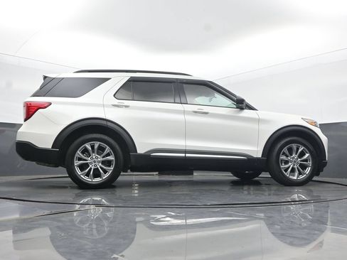 Used 2022 Ford Explorer XLT w/ Equipment Group 202A AWD/4WD image 52