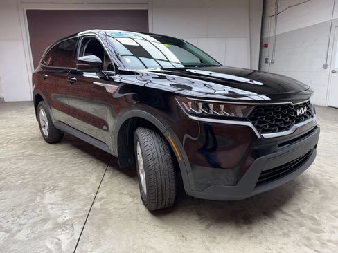 Used 2023 Kia Sorento LX AWD/4WD image 7