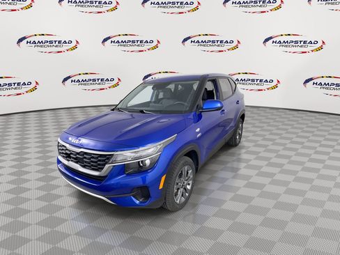 Used 2023 Kia Seltos LX AWD/4WD image 4