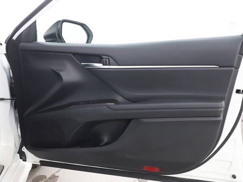 Used 2024 Toyota Camry SE image 9