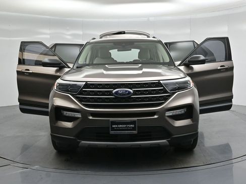 Certified 2021 Ford Explorer XLT w/ Equipment Group 202A RWD image 29