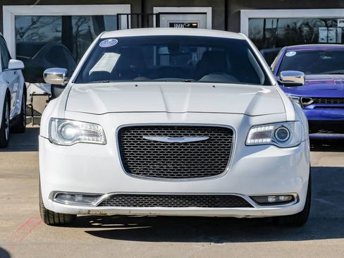 Used 2019 Chrysler 300 Limited image 7