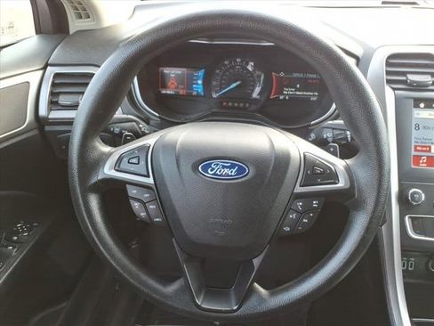 Used 2019 Ford Fusion SE image 22