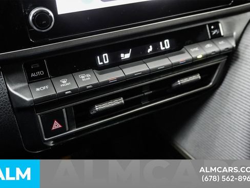 Used 2025 Toyota Camry SE image 36